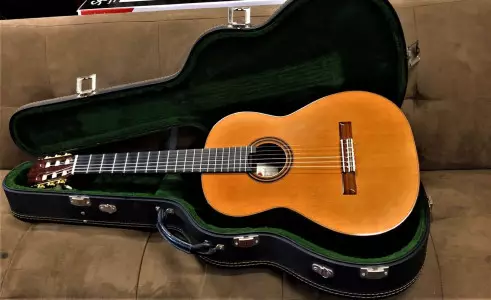 لیست قیمت گیتار کلاسیک آدمیرا